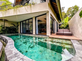 Villa Astu - Tranquil Riverside Villa near Tanah Lot
